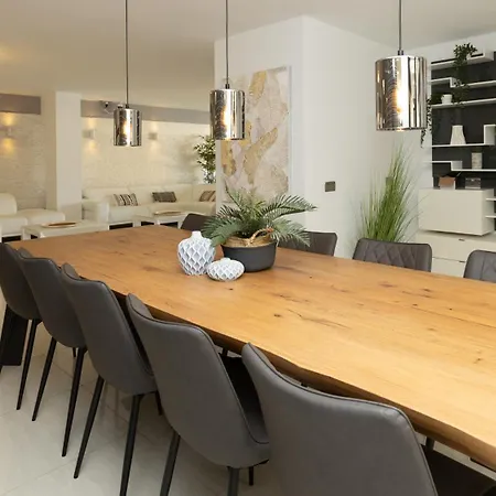 Dune, Luxury Villa, 5 Min Walk To The 빌라