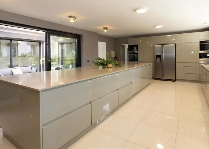 Dune, Luxury Villa, 5 Min Walk To The וילה