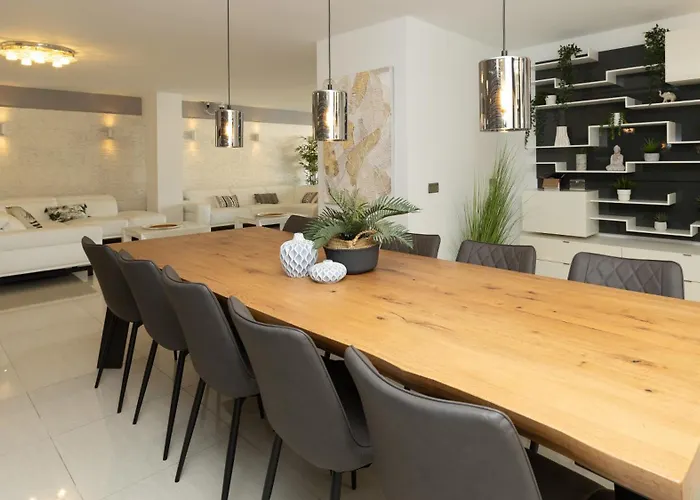 Dune, Luxury Villa, 5 Min Walk To The וילה
